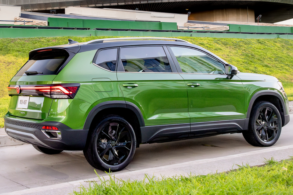 Volkswagen Taos 2025 flagrado fazendo testes