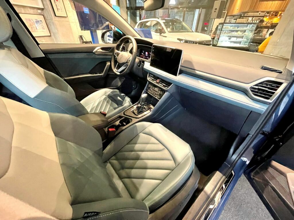 Interior atualizado Volkswagen Taos 2025